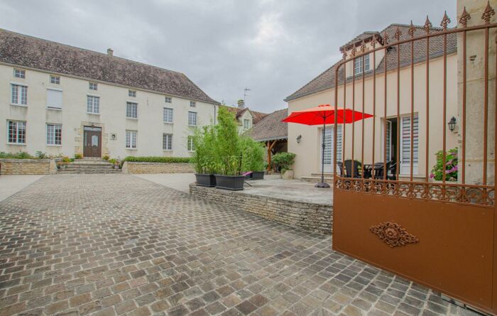 La Petite Maison.jpg La Petite Maison