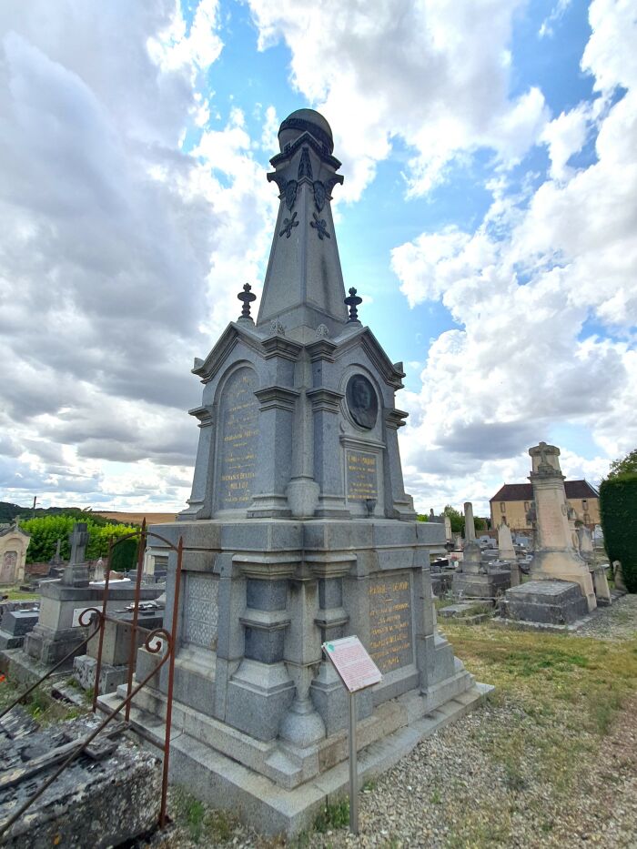 Monument Millot CP Tabéa Posteaux (20).jpg Tabéa Posteaux