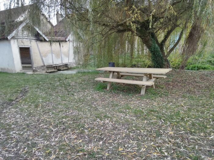 Table Pique Nique Lavoir de la coque - CP B Collombet (2).jpg Bernal Collombet