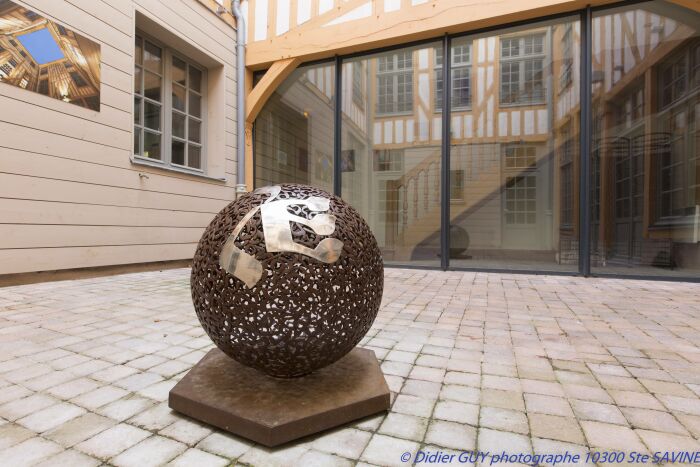 boule Rachi - copie.jpg Visite commentée de la Synagogue Rachi