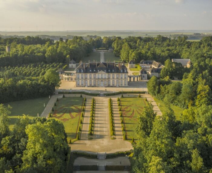un jardin mille merveilles CMT 18-05-25.jpg Château de la Motte-Tilly un jardin mille merveilles CMT 18-05-25.jpg Château de la Motte-Tilly