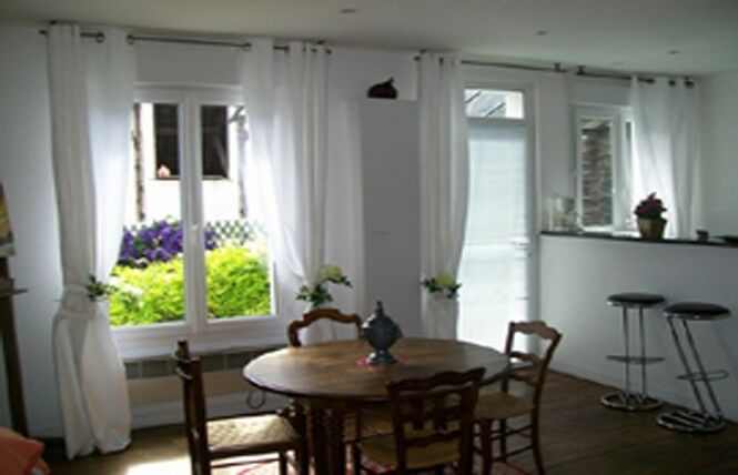 sam et bar 665x428 .jpg Le Clos Saint Nizier 1